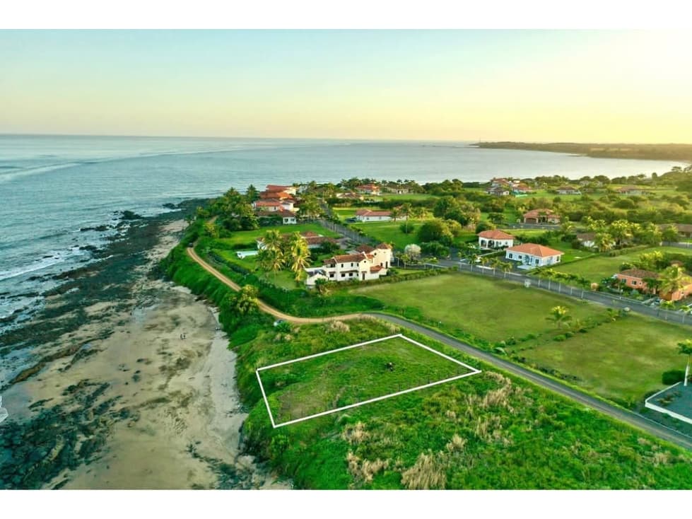 Venta de terreno frente al mar en Pedasí - 1