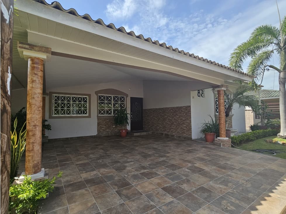 Se alquila casa en Brisas de los Guayacanes, Chitré - 1