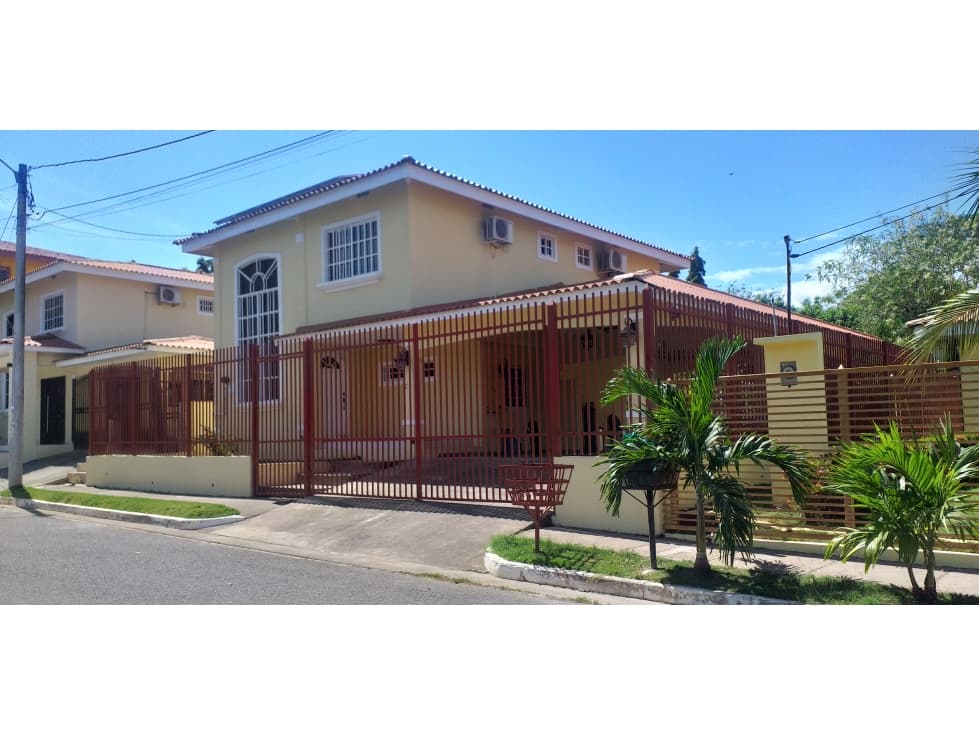 Venta de casa en Villas del Golf, Chitré - 1