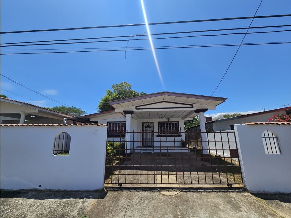 Alquiler de casa amoblada en Villa Dorada, Chitré - 1