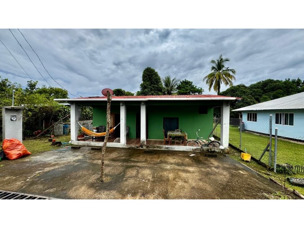 Venta de casa en el centro de Pedasí. - 1