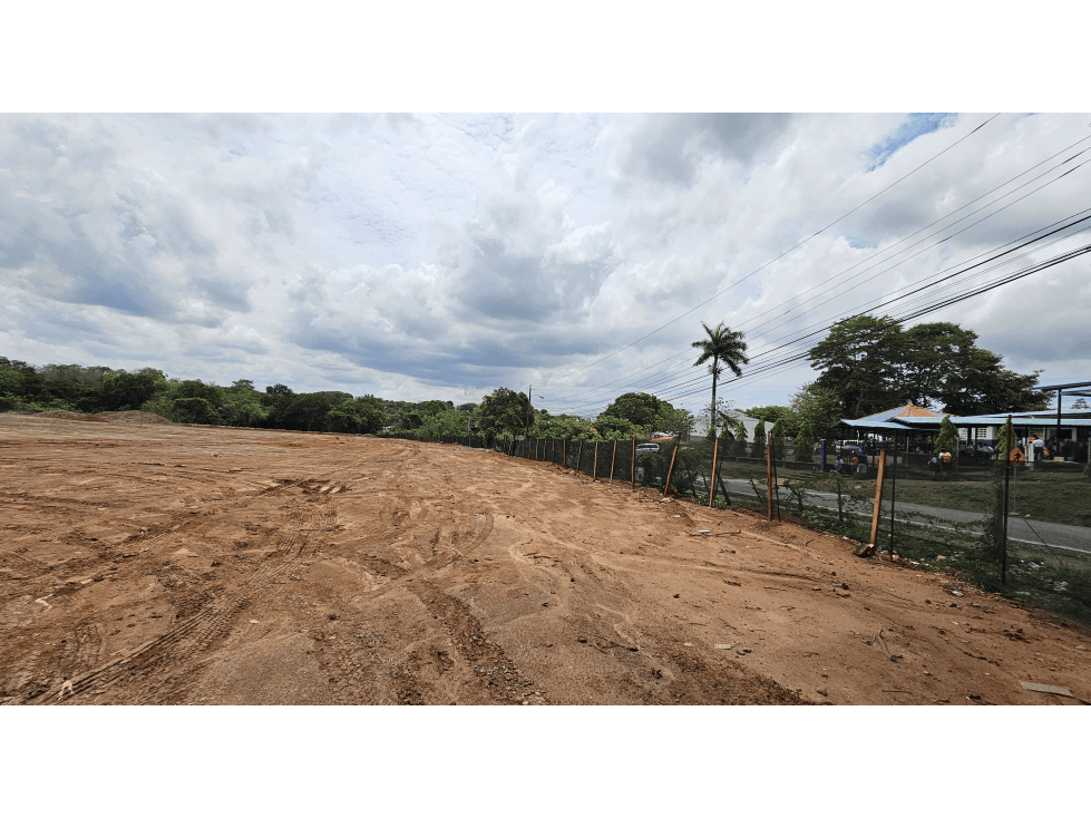 Se Alquila Terreno de 2000 mt2 La Chorrera - 1