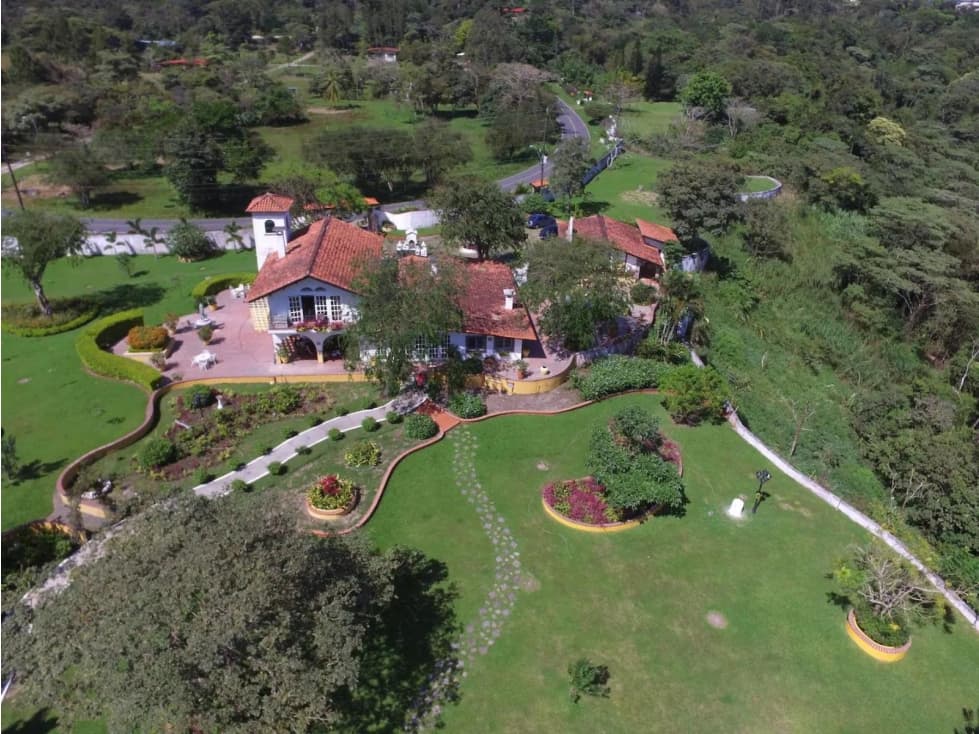 Finca en venta de 1.8 hectáreas en El Valle de Antón (BO) - 1