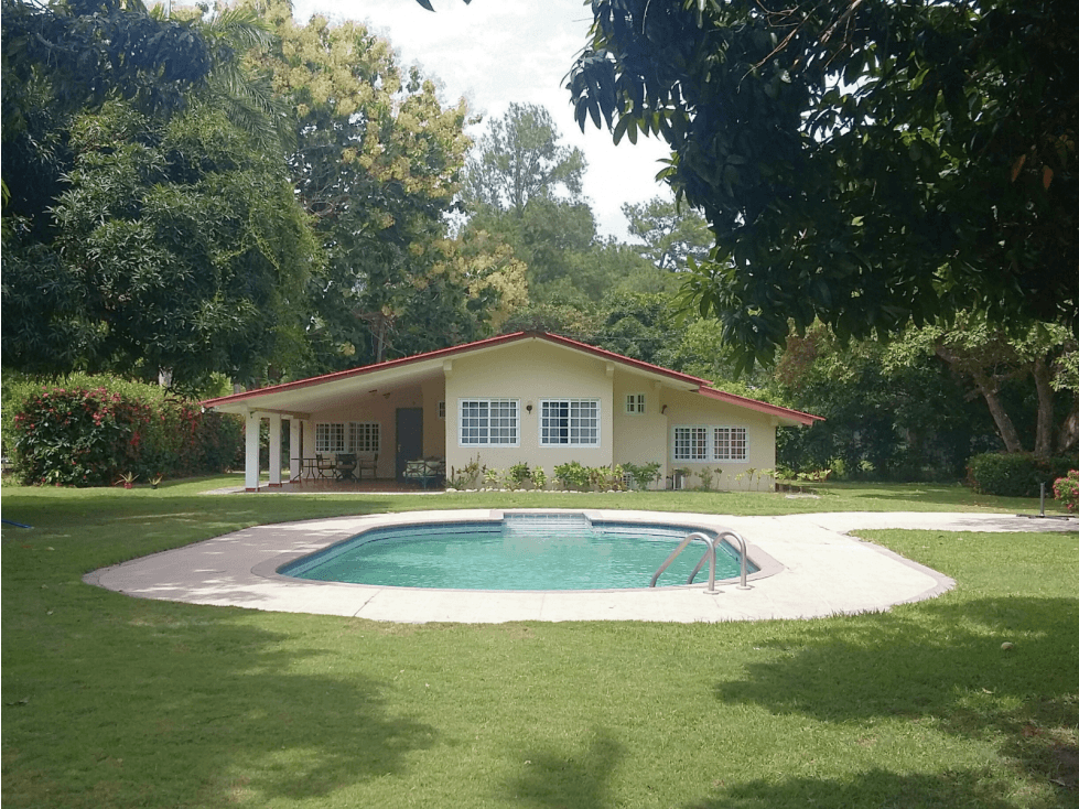 Se Vende Casa en Santa Clara-Coclé (DR) - 1