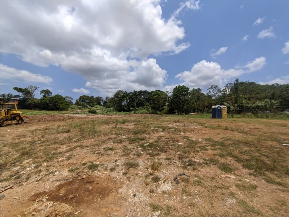 Se vende finca comercial de 2 Has en el centro de la Chorrera (DR) - 1