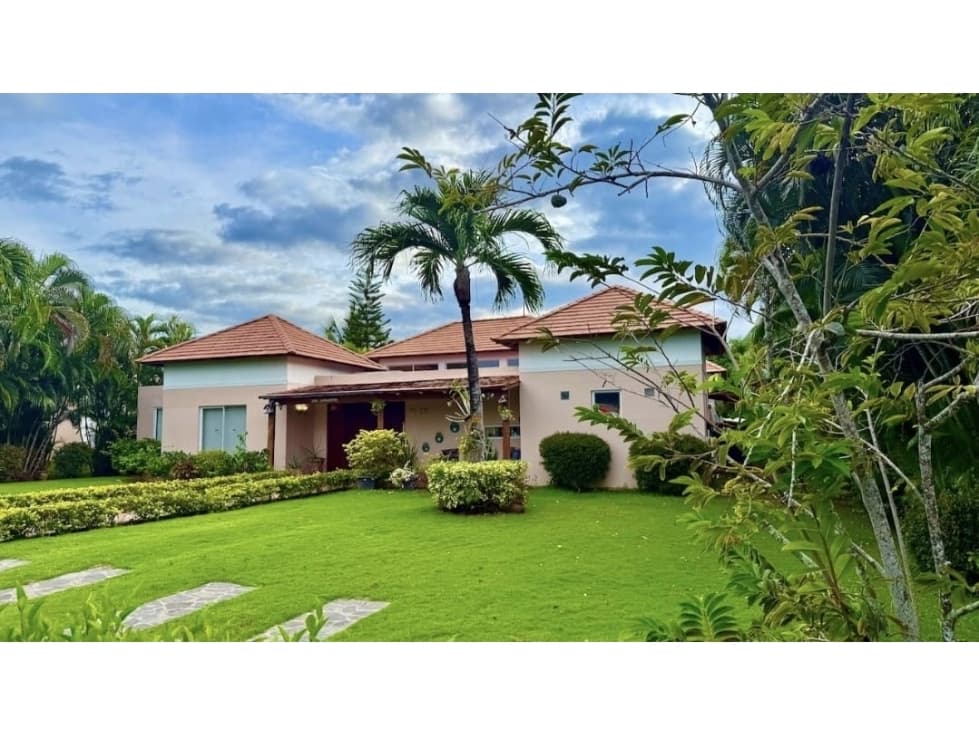 VENTA CASA DE PLAYA EN FARALLÓN - EXCLUSIVO COMPLEJO CON CAMPO DE GOLF - 1