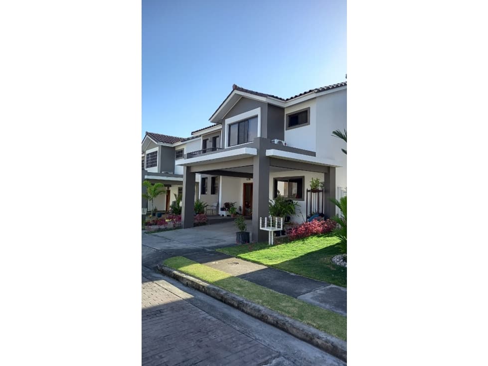 Casa en Venta PH Olympus, Brisas del Golf - 1
