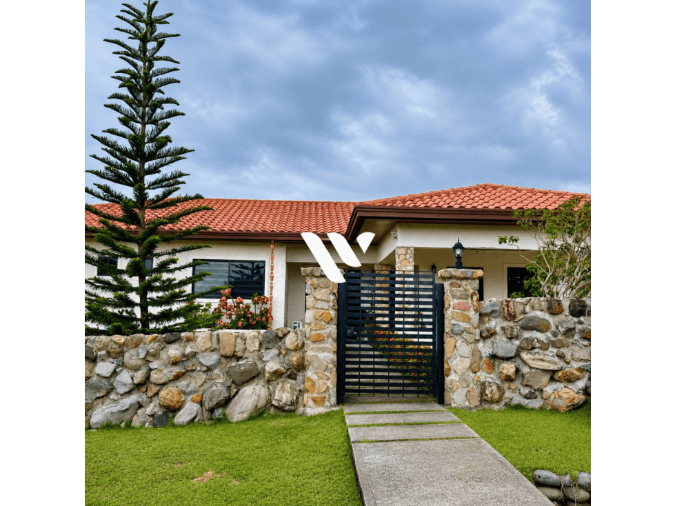SE VENDE CASA EN HACIENDA LOS MOLINOS - ALTO BOQUETE - 1