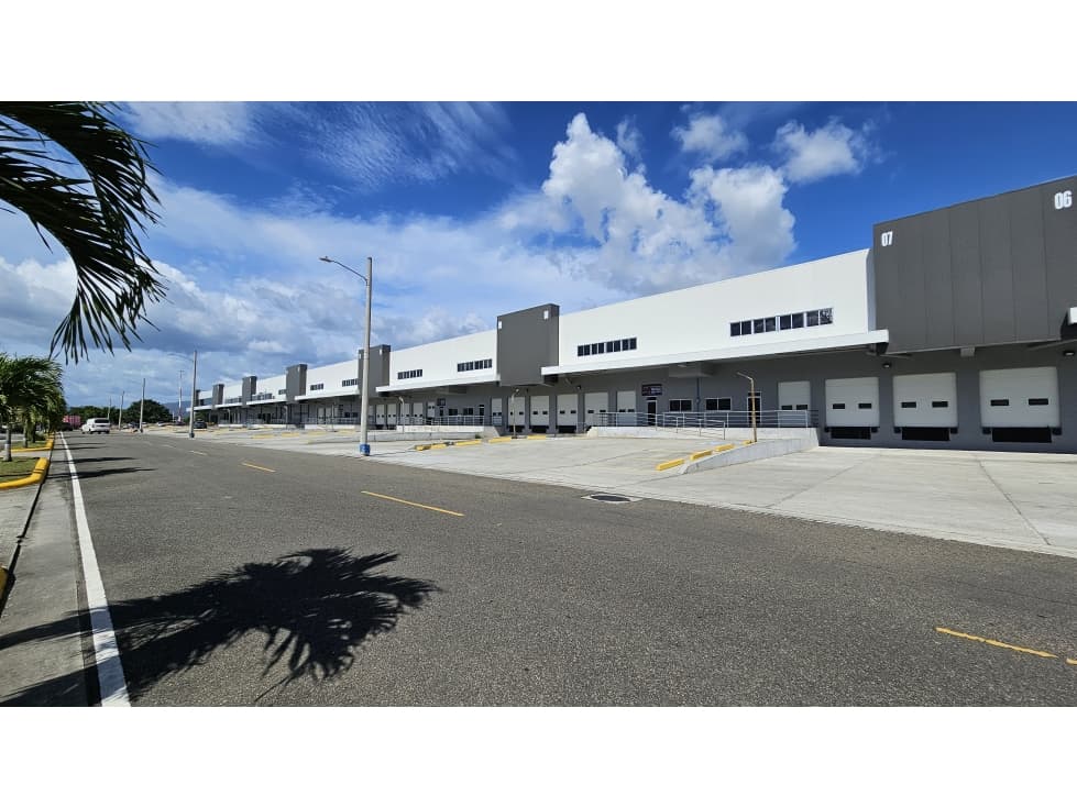 SE ALQUILA / VENDE GALERAS BODEGAS WAREHOUSE ZONA FRANCA - 1
