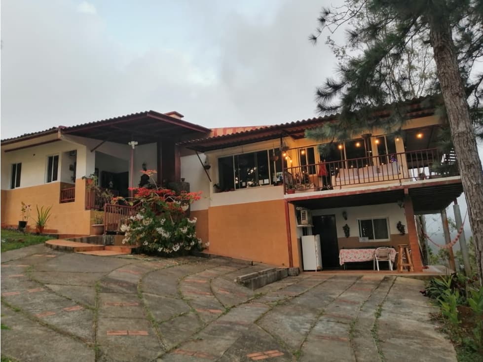 VENTA DE CASA EN ALTOS DE CERRO AZUL - 1