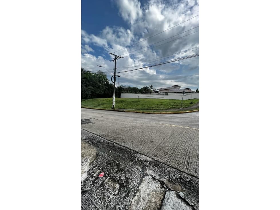 SE VENDE TERRENO COMERCIAL EN ALBROOK - 1