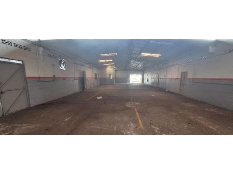 VENTA UNICA!! BODEGA MULTIFUNCIONAL EN PUEBLO NUEVO 665 MTS2 - 1