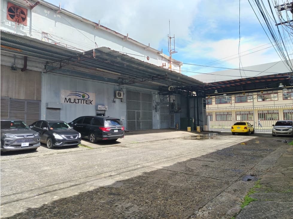 SE ALQUILA BODEGA EN ZONA LIBRE DE 1,800 m2 - 1