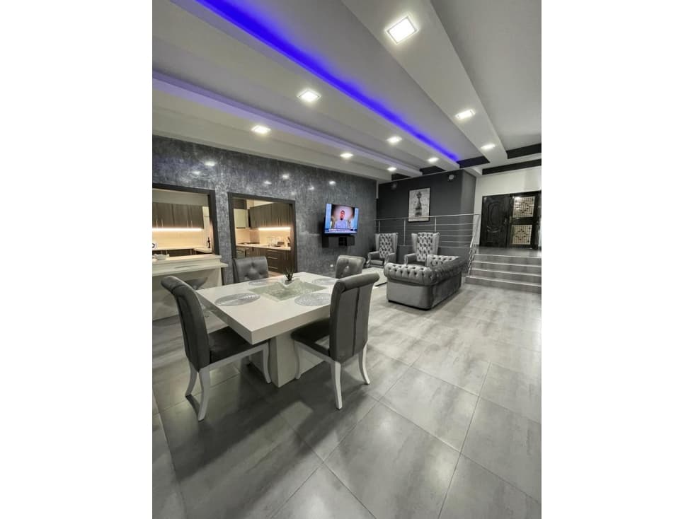 Alquiler de Casa en Altos de Panamá - 1