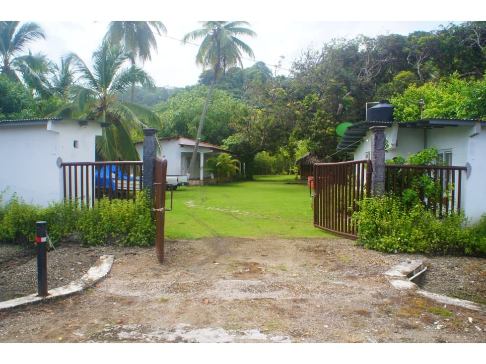 La Guaira (Colòn) - Hostal en Venta - 1