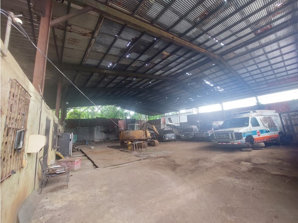 Vendo propiedad con 1000m2 sobre vía principal Chorrera - 1
