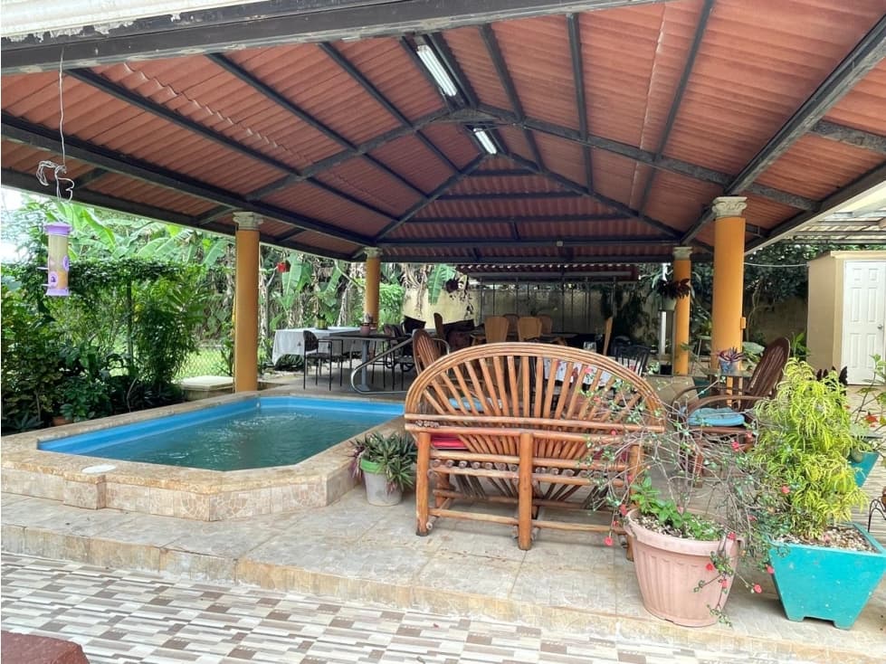 Se vende propiedad en esquina en Nuevo Emperador, Arraiján - 1