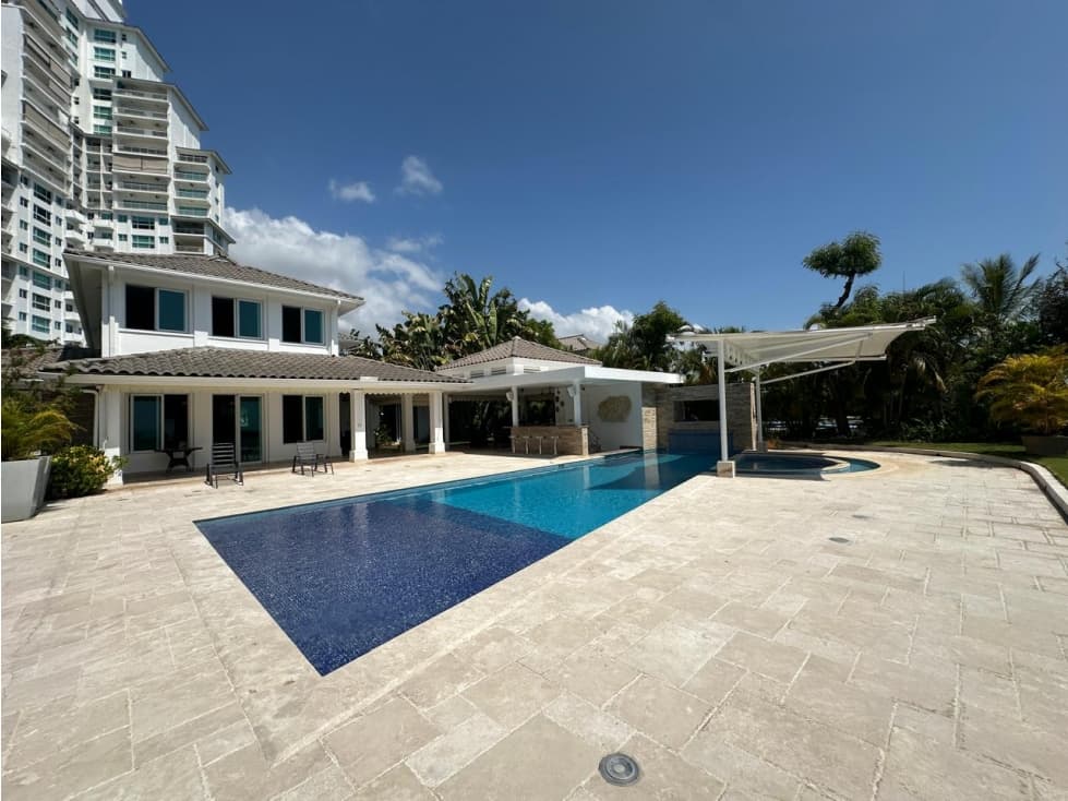 Venta y alquiler de casa frente al mar en Bijao, Río Hato - 1