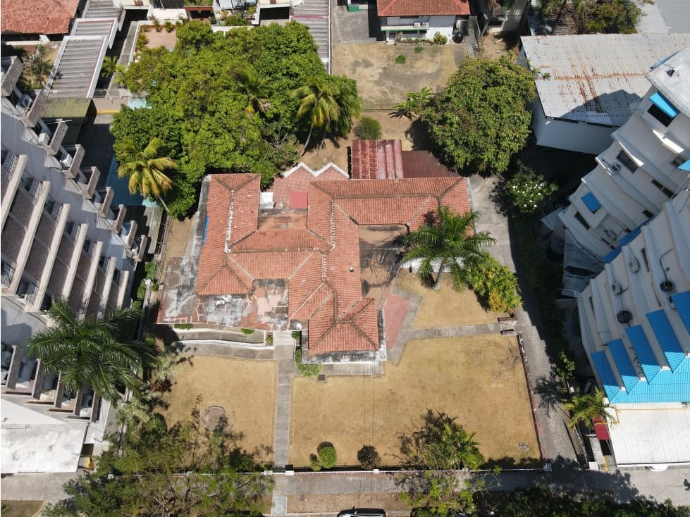 Venta de lote de terreno con casa en el Cangrejo - 1