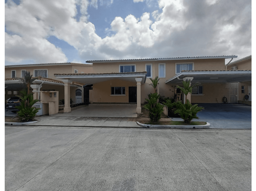 Venta de Casa Reposeído en Villas del Golf , Villa Lucre - 1