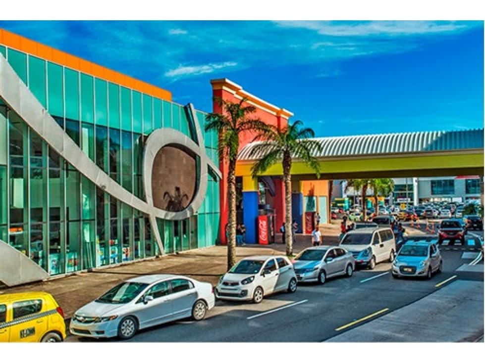 Venta de local comercial en Albrook Mall, Panamá - 1