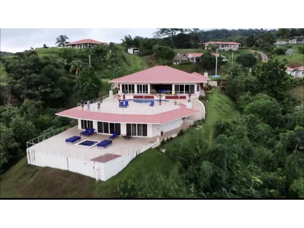 Spacious home with stunning ocean views - 1