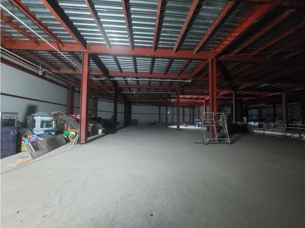 Alquilo local comercial tipo galera 2000m2 - 1