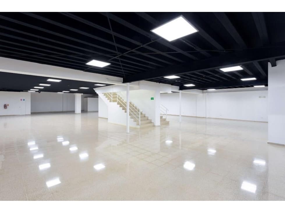 Se alquila local comercial en Plaza Agora en Chanis, Parque Lefevre - 1