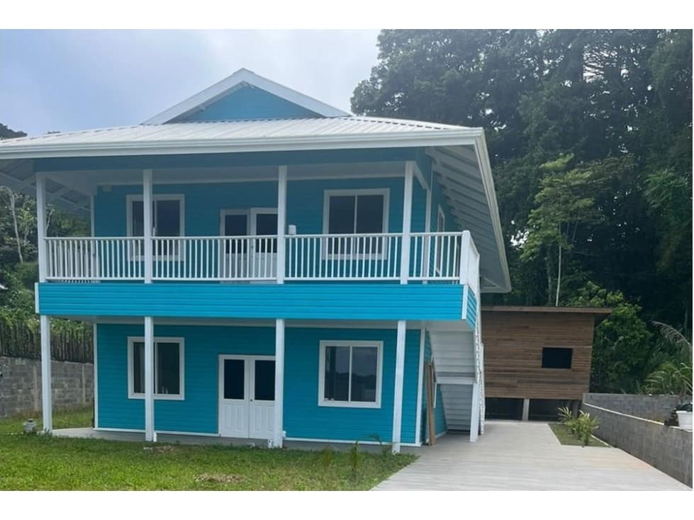 Se vende casa en Bocas del Toro - 1