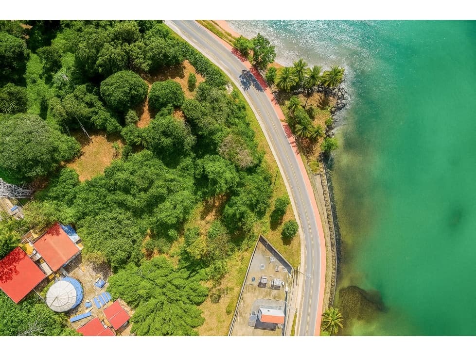 Lote con Vista al Mar Cerca de Bocas Town, Panama - 1
