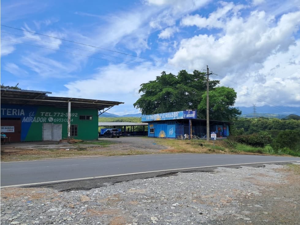 Locales Comerciales en Gualaca con Amplio Terreno y Vista - 1