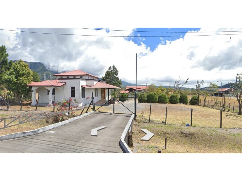 SE VENDE CASA con LOCAL COMERCIAL - EN VOLCAN CHIRIQUI - 1