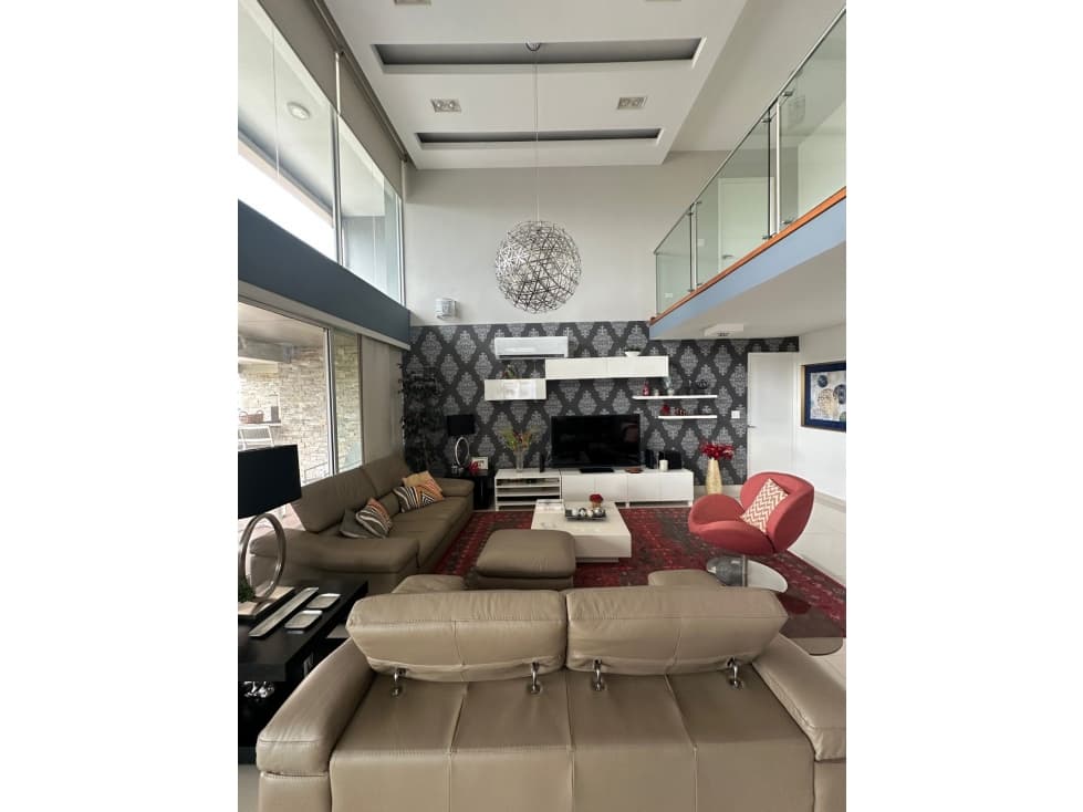 Venta de Espectacular Duplex con hermosa vista en Altos del Golf - 1