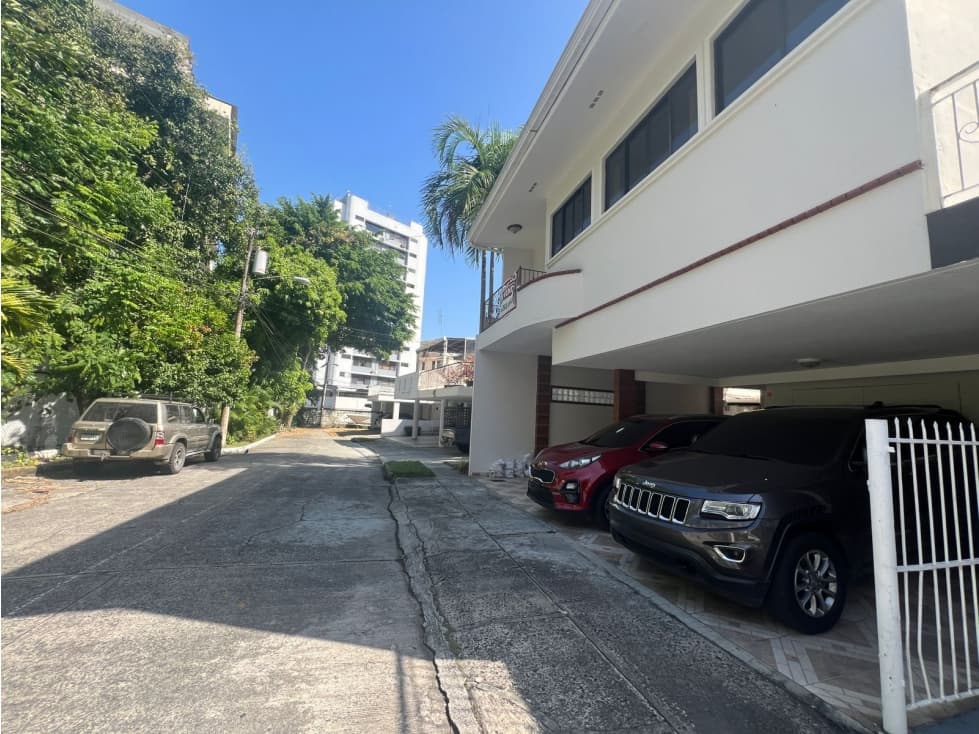 Venta de casa con Garita de Seguridad en Punta Paitilla - 1