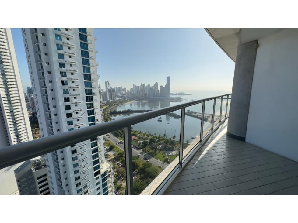 Apartamento con vistas a la bahía en Yacht Club Tower - 1
