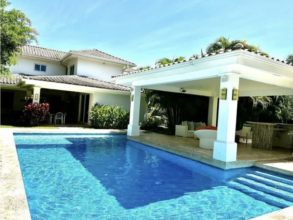 Alquiler de Casa con Piscina en Bijao - 1