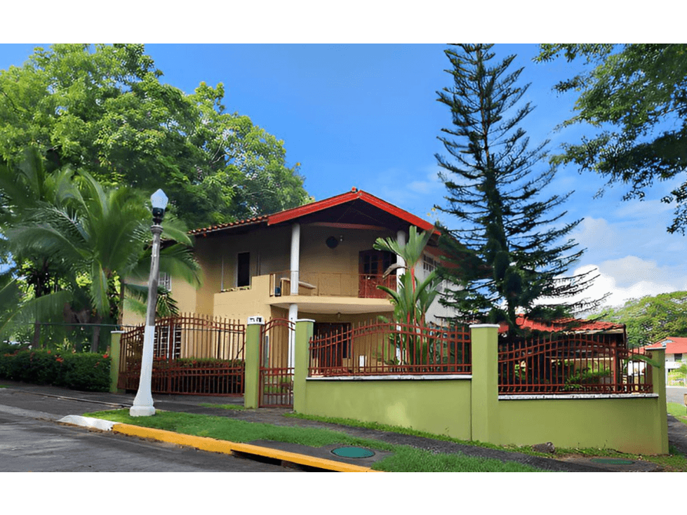 Alquilo Casa Unifamiliar en Area Revertida Diablo Alborok Panama - 1