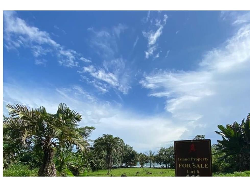 Venta de terreno frente al mar en Bocas del Toro de 2299 m2 - 1