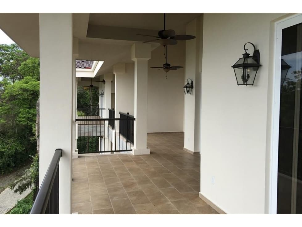 Se vende lujoso apartamento con vista al mar en Bocas del Toro - 1