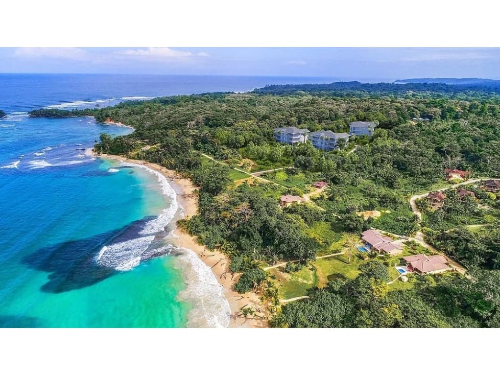 Venta de Lote Frente al Mar en Isla Bastimentos - 1