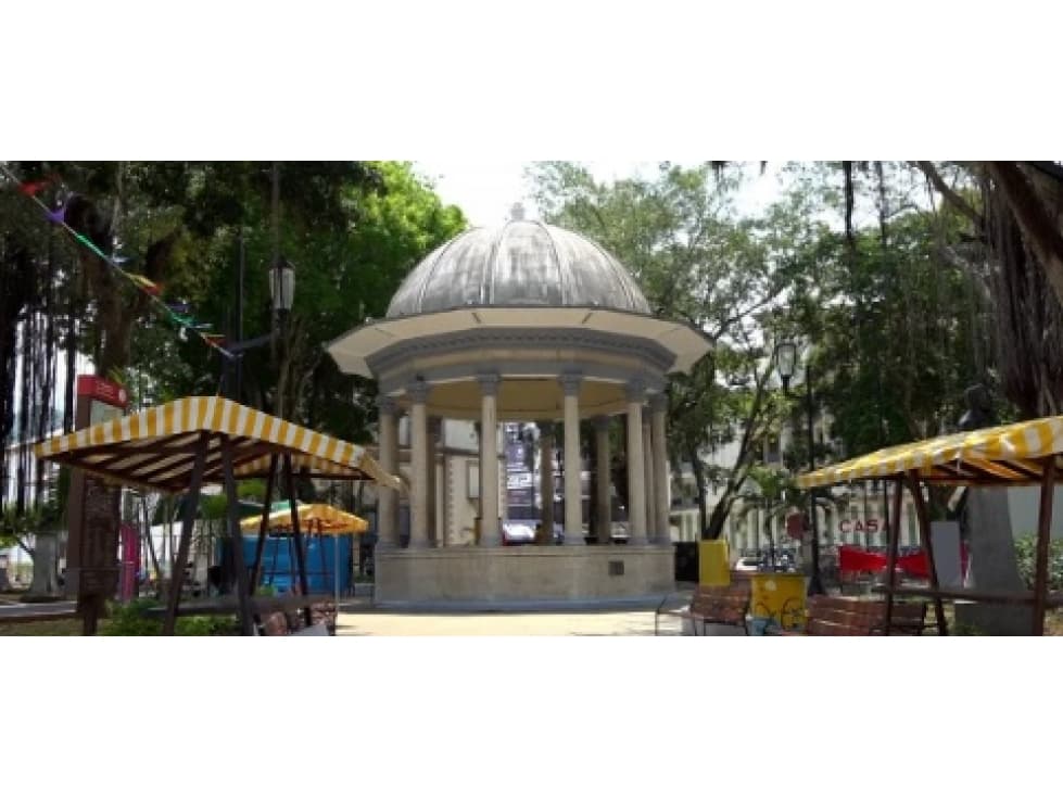 Venta de Hotel en el Corazón de Santa Ana - 1