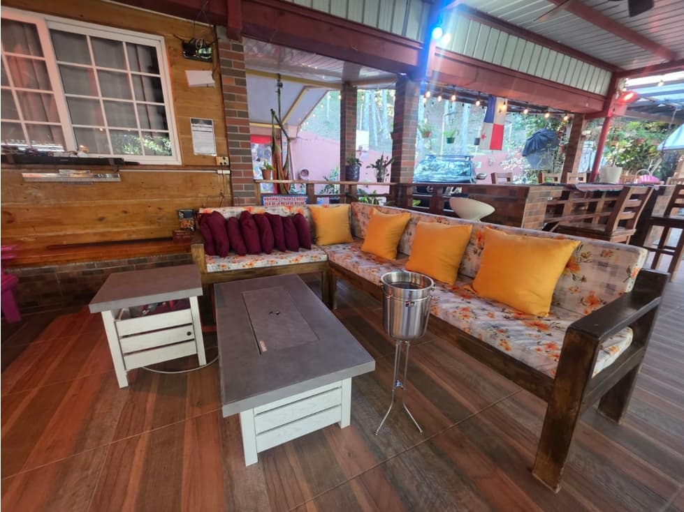 SE VENDE FINCA CON 2 CABAÑAS Y 1 CASA EN ALTOS DE CERRO AZUL DE 1998M - 1