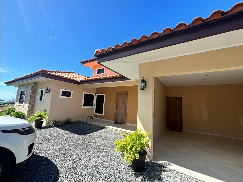 BOQUETE COUNTRY CLUB / 1704M2 / 2 HABITAC / 2 BAÑ / AMPLIO JARDIN - 1