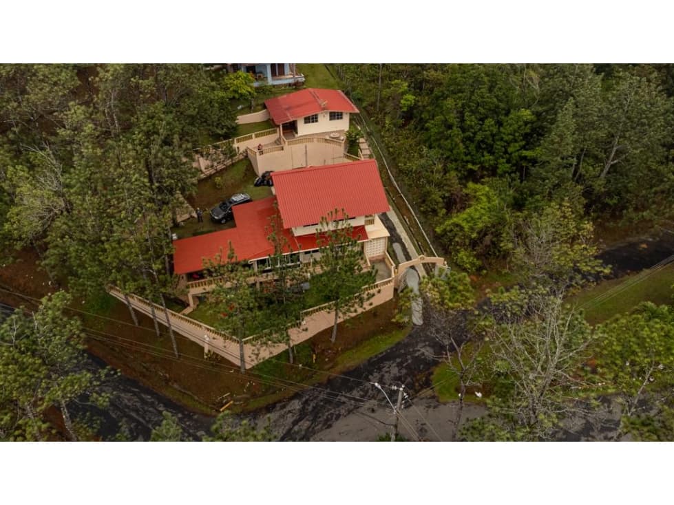 CERRO AZUL / FINCA CON 2 CABAÑAS TURISTICAS / 1,172 M2 - 1
