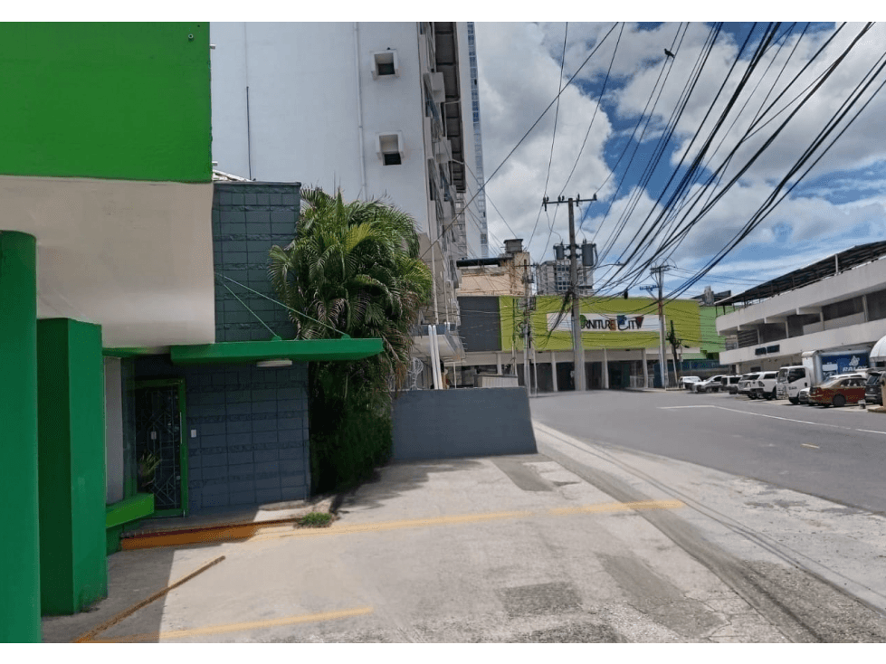 SE ALQUILA LOCAL COMERCIAL EN VISTA HERMOSA CON 12 PARKING SOBRE VIA - 1