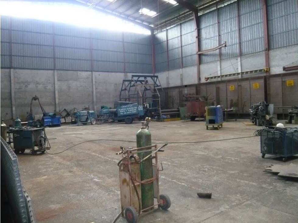 LAS CUMBRES / MILLA 13 / GALERA CON OFICINAS / 8000 M2 / VIA PRINCIPAL - 1