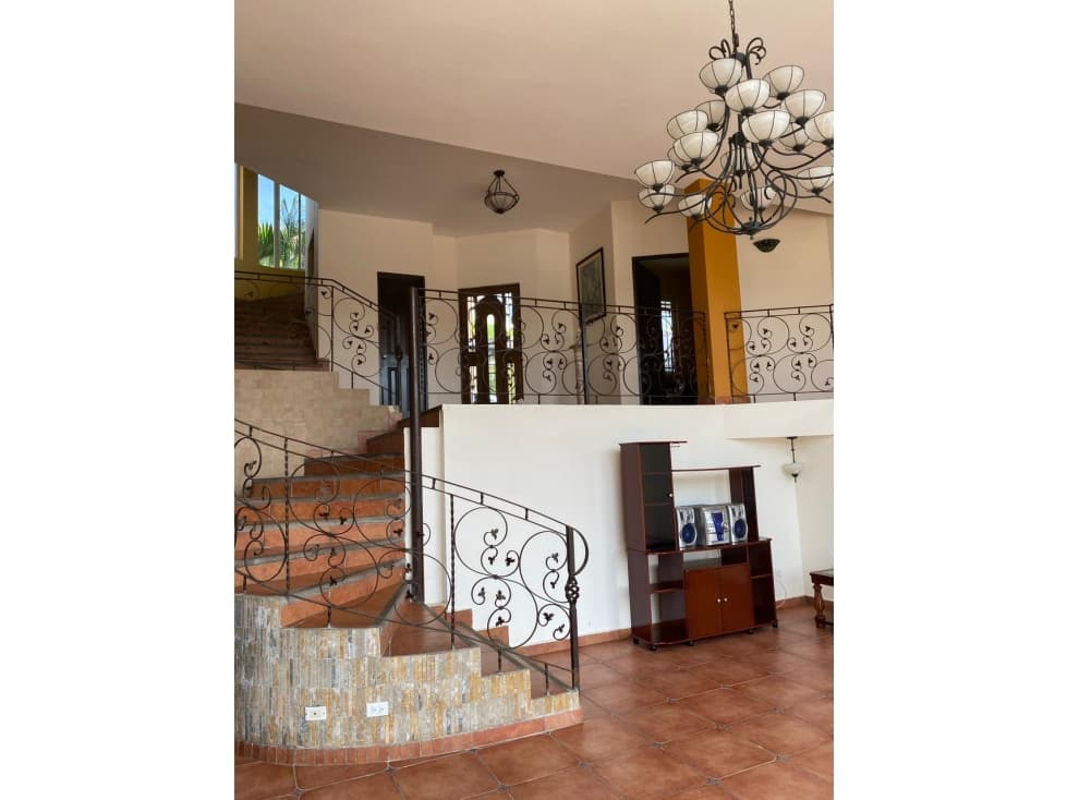 VILLA DE LAS FUENTES / 473M / 2 NIVELES / JACUZZI / 5 HABITAC - 1