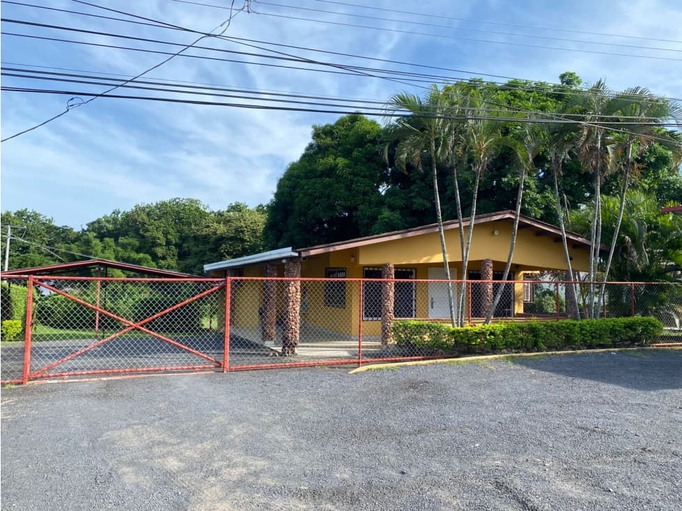 CHAME / BEJUCO / CASA CON OFICINAS / 977M / VIA INTERAMERICANA - 1