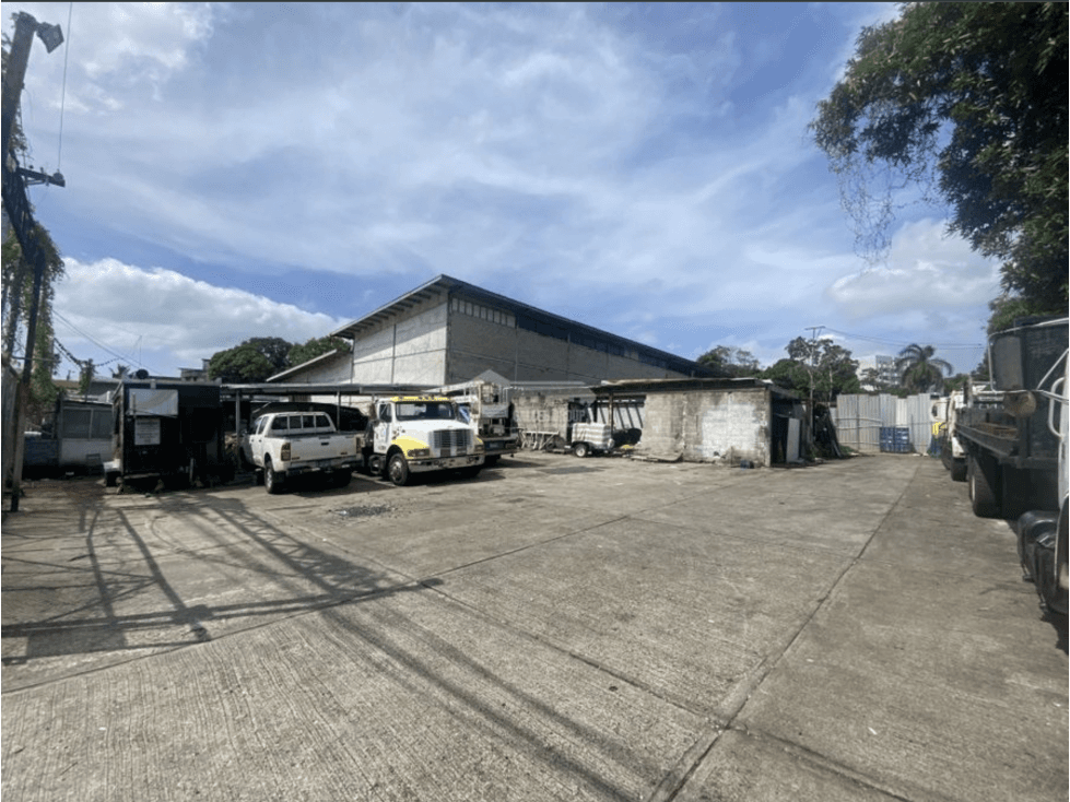 SE VENDE TERRENO CON OFICINAS Y GALERAS EN RIO ABAJO CODIGO C-2 RM1 - 1