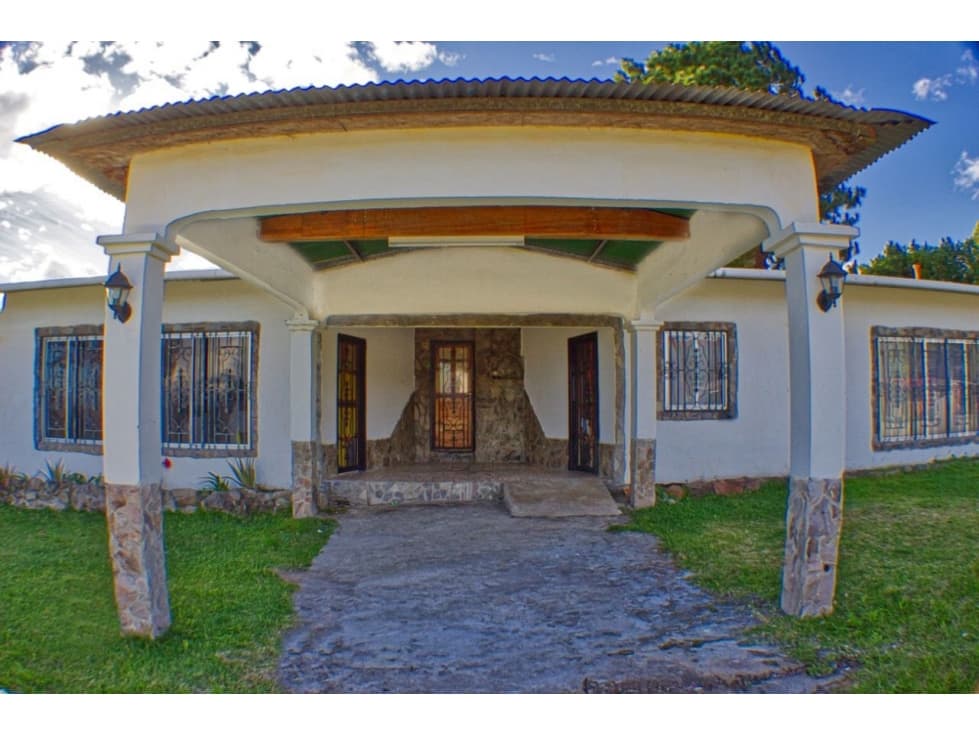 BOQUETE / ALTO BOQUETE / 1800M2 / 3 HABITACION / TOTALMENTE CERCADA - 1